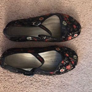 Floral tapestry Mary Jane shoes